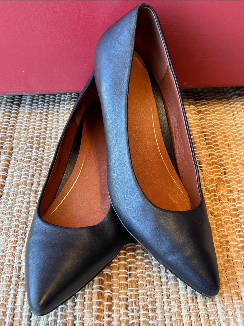 VIONIC s9 Black leather Pointed-Toe Ballet Flats
